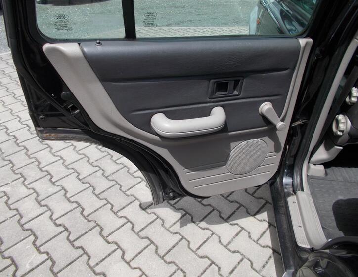 Land Rover Freelander 16