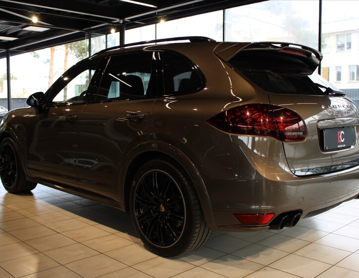 Porsche Cayenne 4