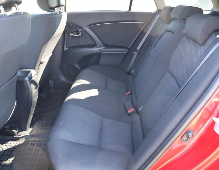 Toyota Avensis 14