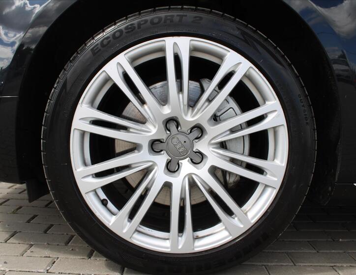 Audi A8 9