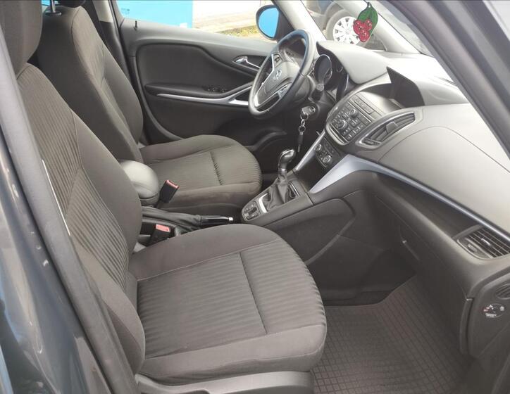 Opel Zafira 8