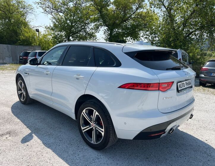 Jaguar F-Pace 12