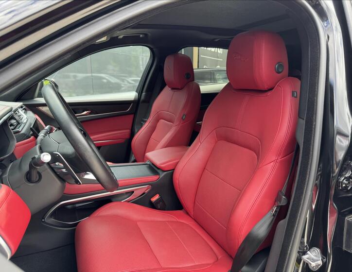 Jaguar F-Pace 9
