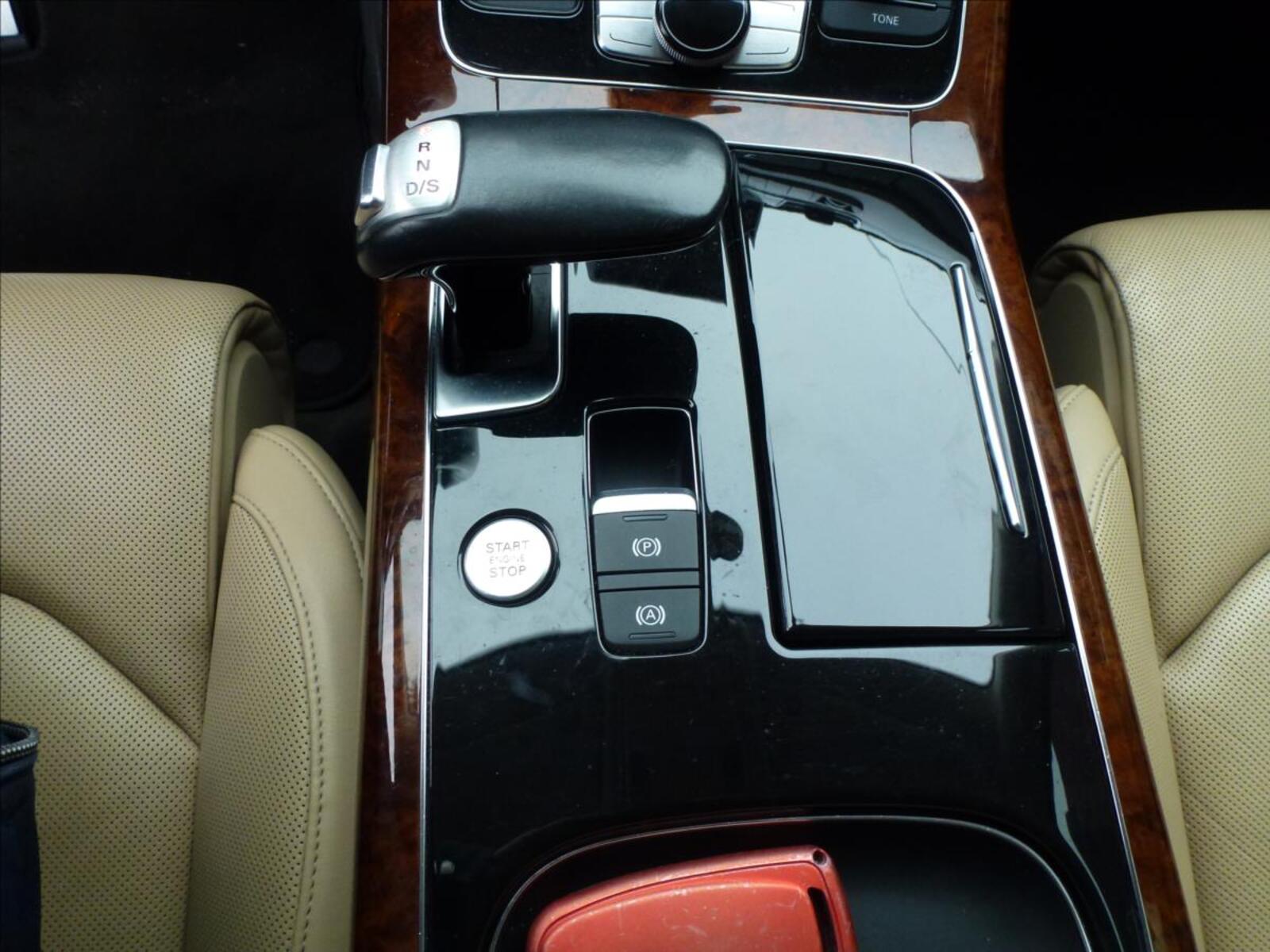 Audi A8 36