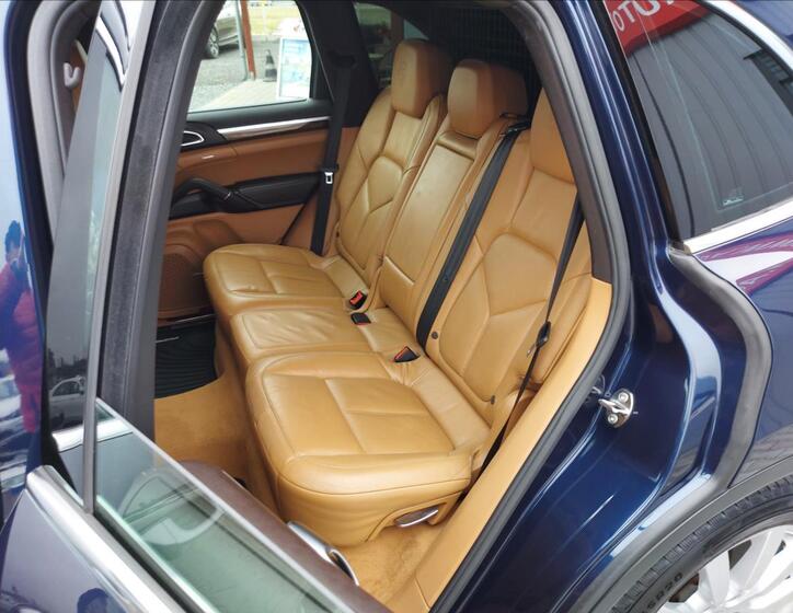 Porsche Cayenne 16