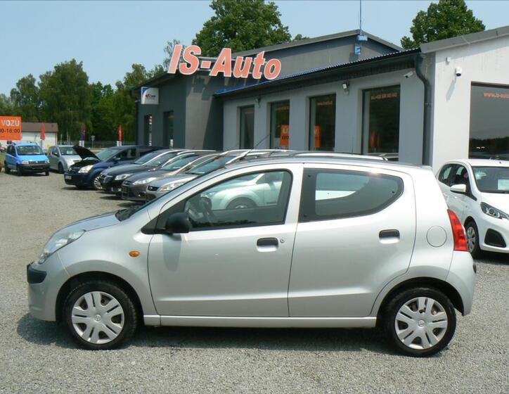 Nissan Pixo 7