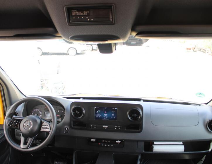 Mercedes-Benz Sprinter 11