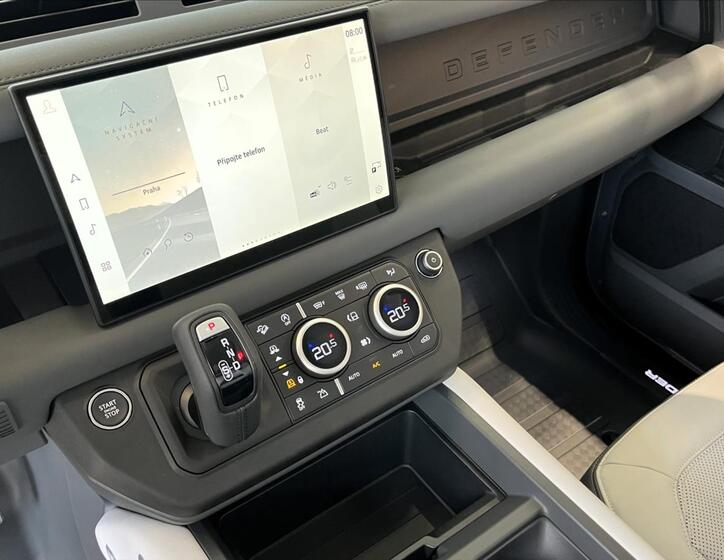 Land Rover Defender 16