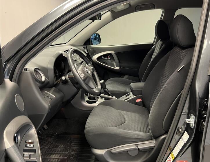 Toyota RAV4 6
