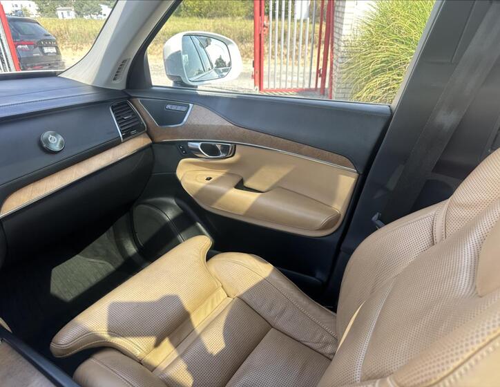 Volvo XC90 25