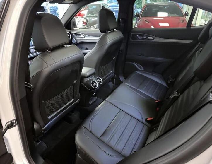 Alfa Romeo Stelvio 8