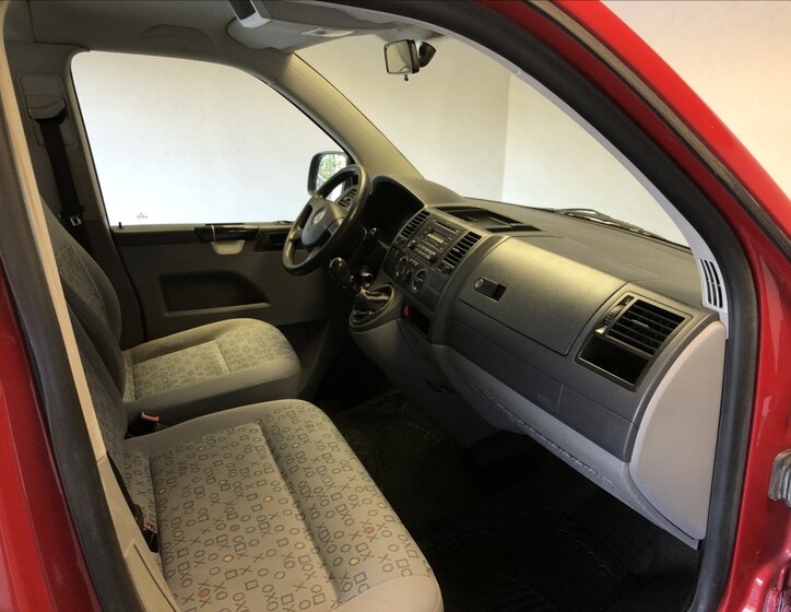 Volkswagen Caravelle 8
