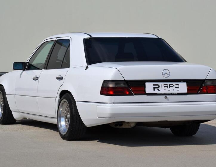 Mercedes-Benz 124 39