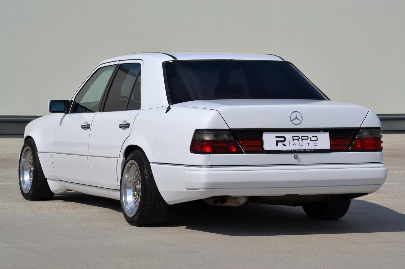Mercedes-Benz 124