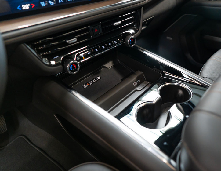 Chevrolet Suburban 30