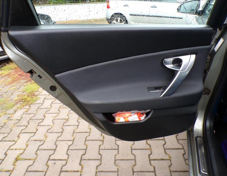 Nissan Primera 20