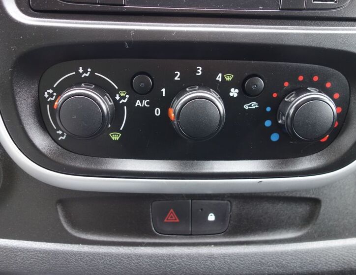 Renault Trafic 23