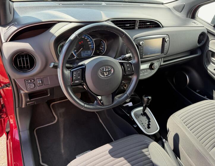 Toyota Yaris 8