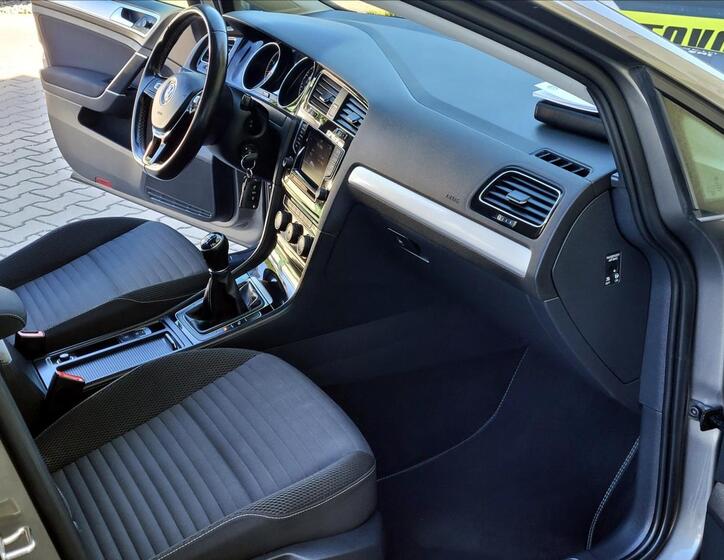 Volkswagen Golf 26