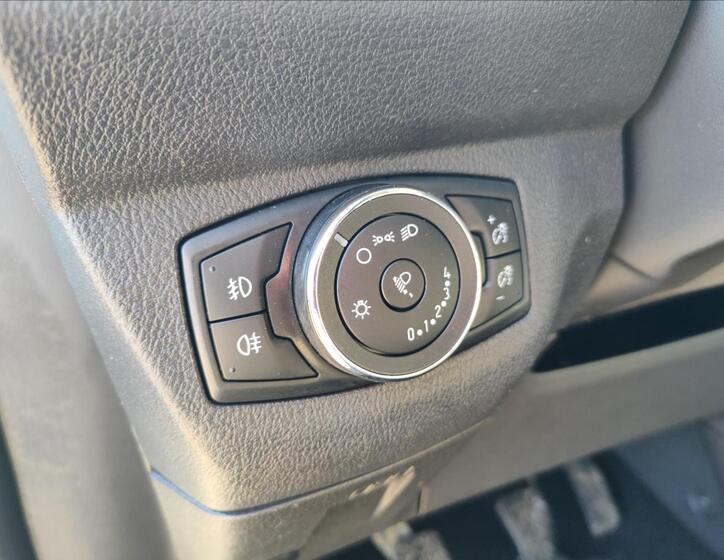 Ford Tourneo Courier 21
