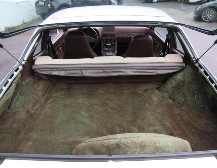 Porsche 924 10