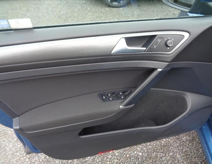 Volkswagen Golf 9