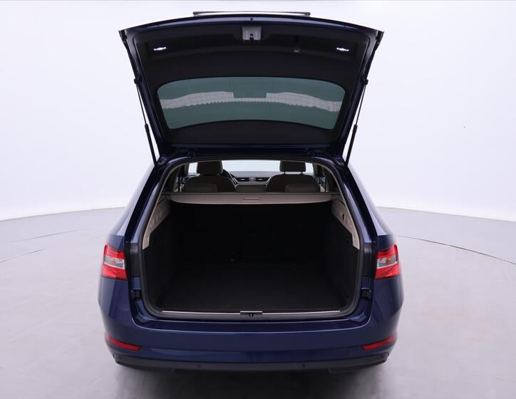 Škoda Superb 9