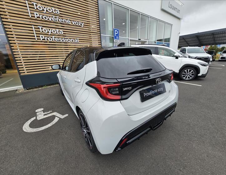Toyota Yaris 16