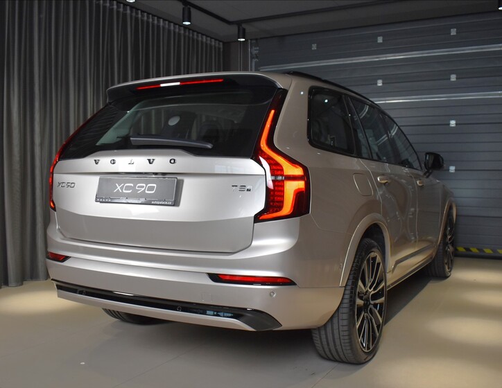 Volvo XC90 4