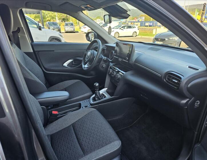 Toyota Yaris Cross 12