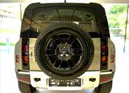 Land Rover Defender 5