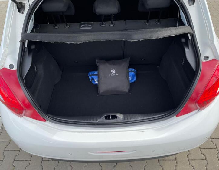 Peugeot 208 9