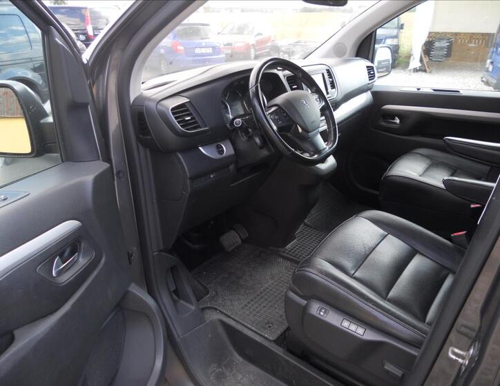 Peugeot Traveller 11