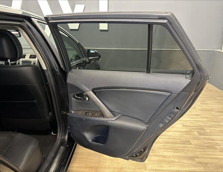 Toyota Avensis 12