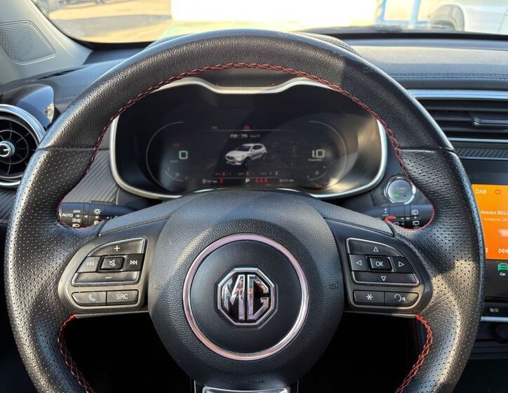 MG ZS 8