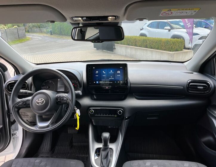 Toyota Yaris 16