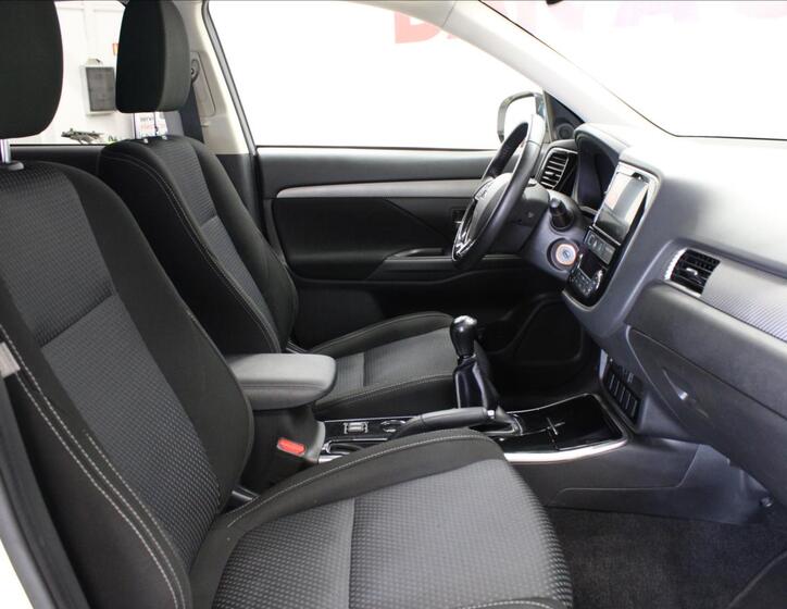 Mitsubishi Outlander 12