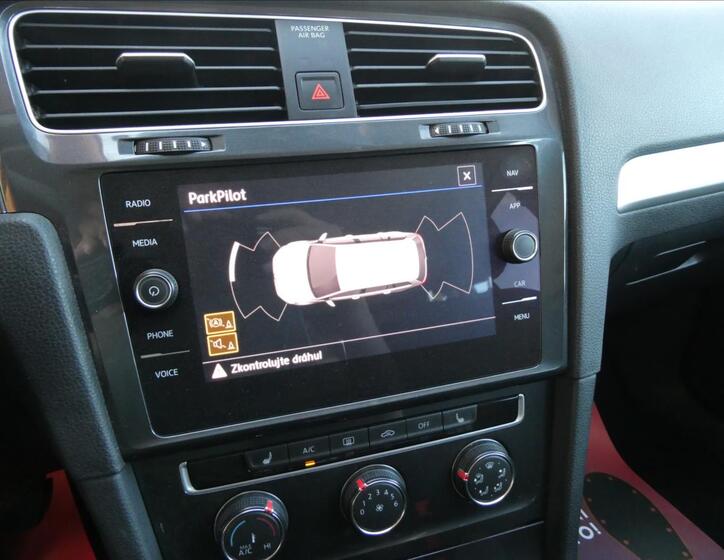 Volkswagen Golf 30