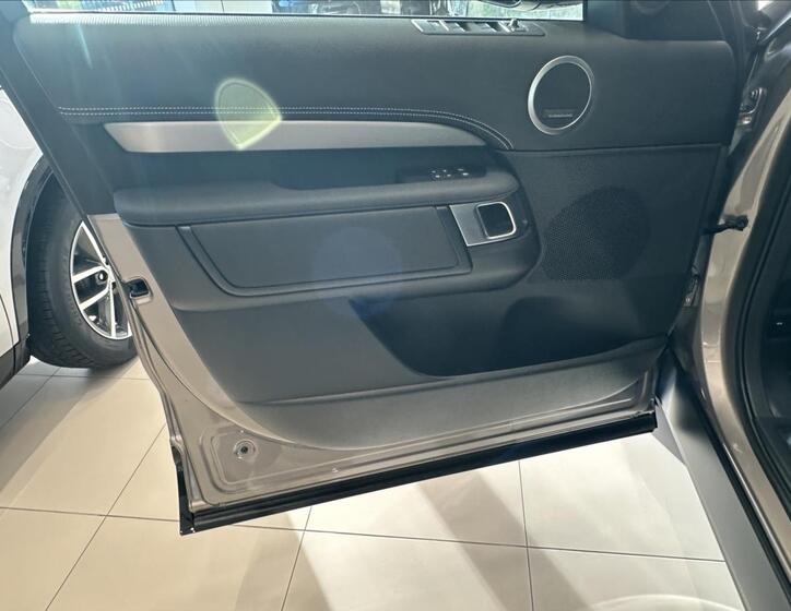 Land Rover Discovery 5