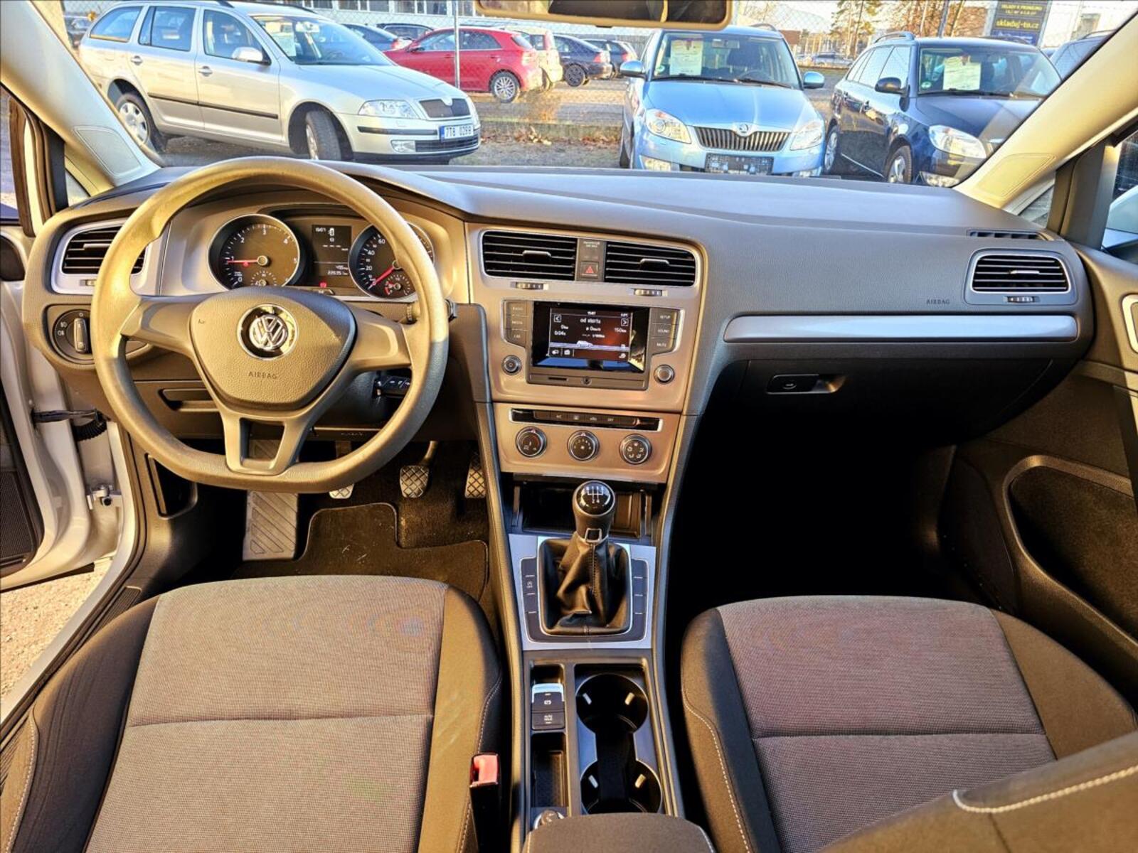 Volkswagen Golf 21