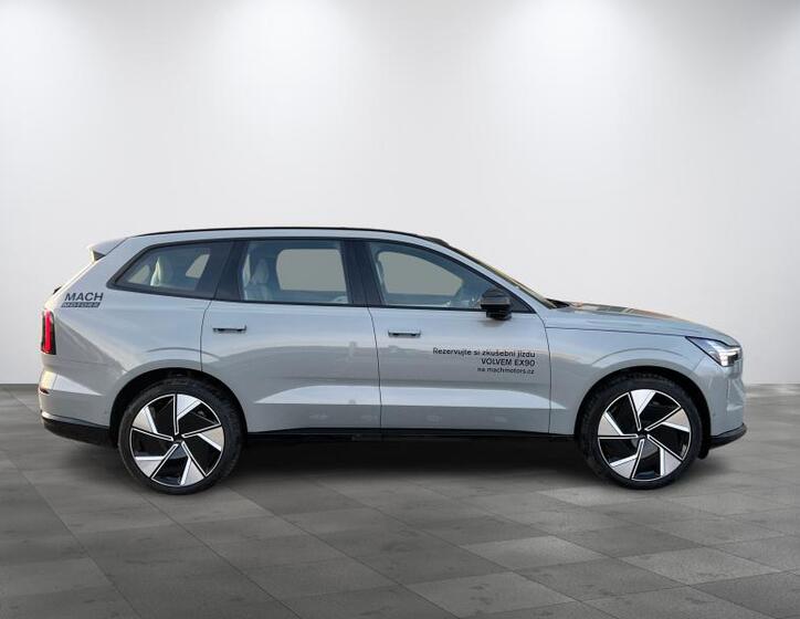 Volvo EX90 4
