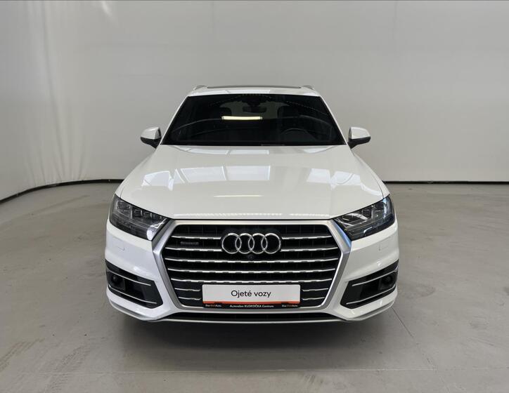 Audi Q7 4