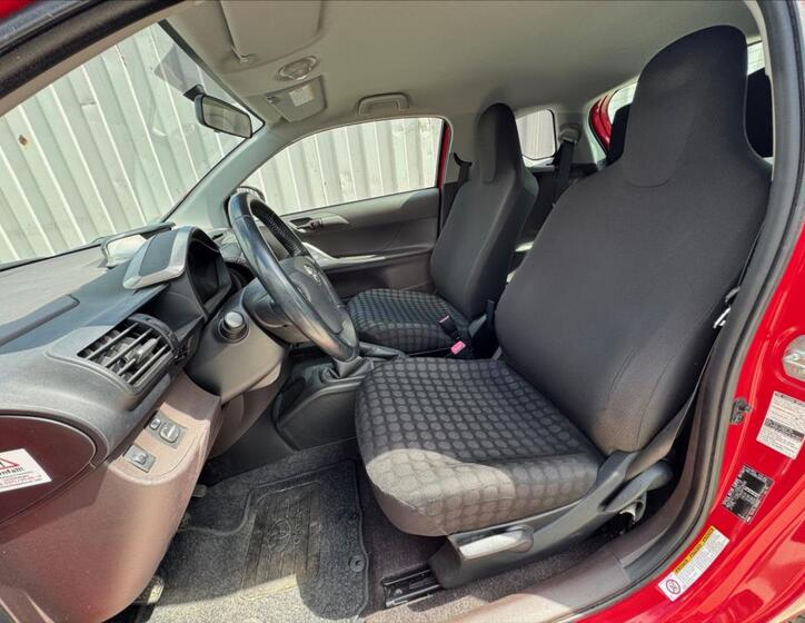 Toyota iQ 9