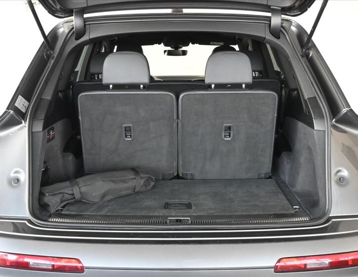 Audi SQ7 6