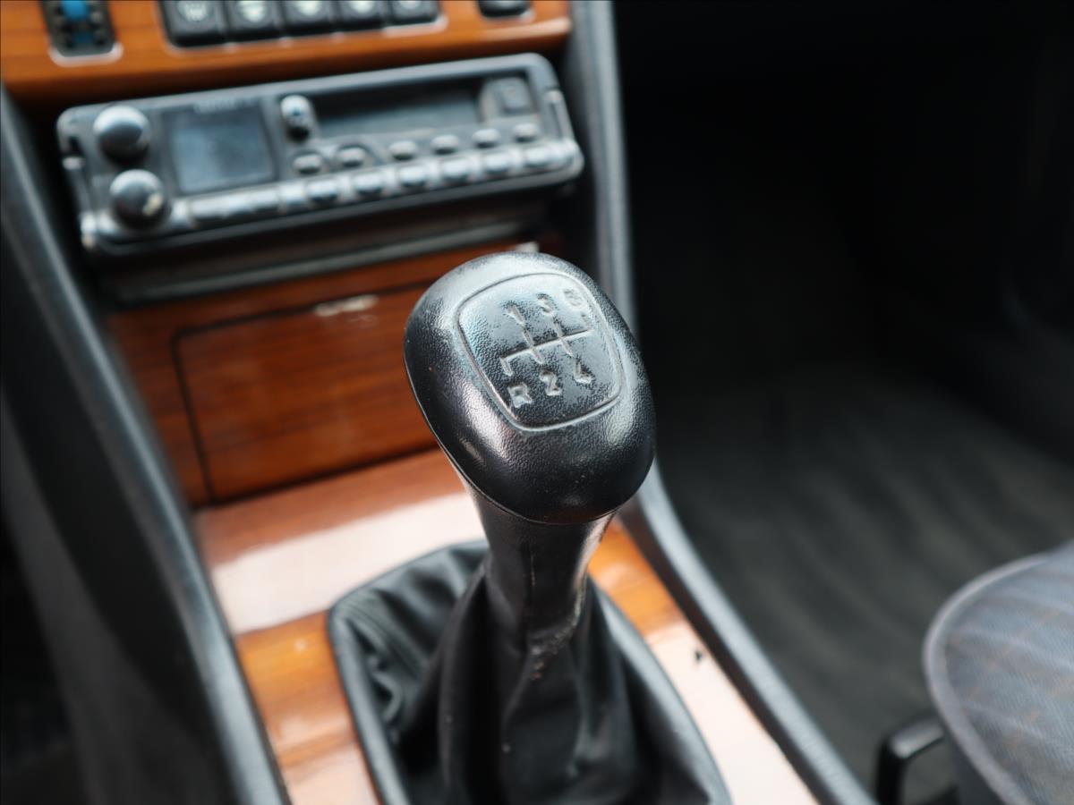 Mercedes-Benz 200