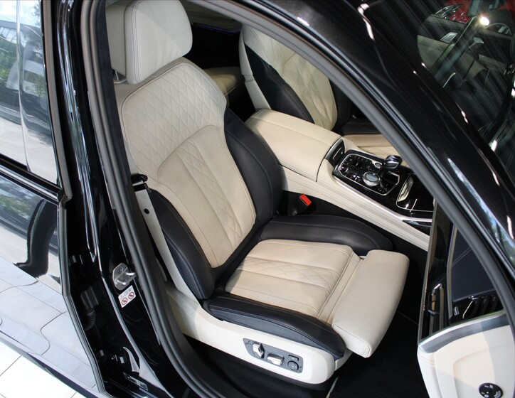BMW X7 23