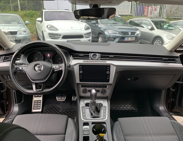 Volkswagen Passat 9