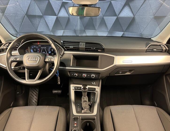 Audi Q3 10