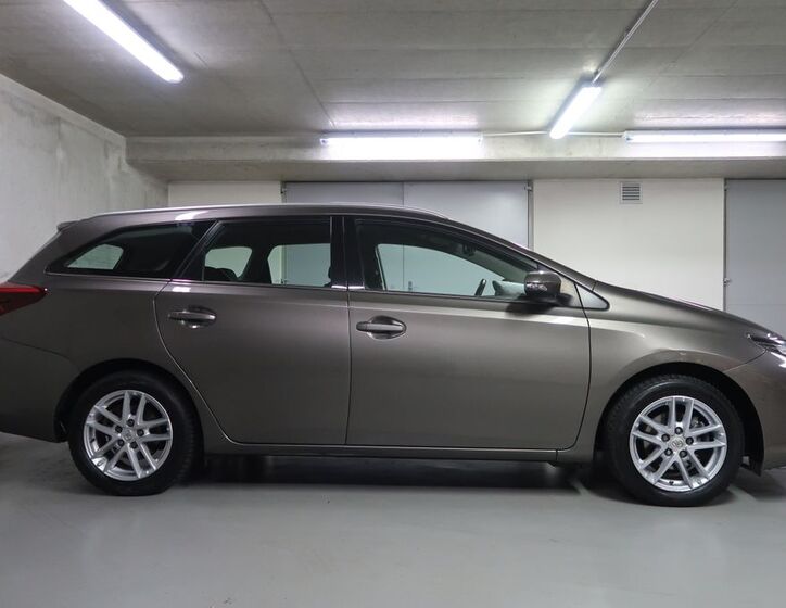 Toyota Auris 4