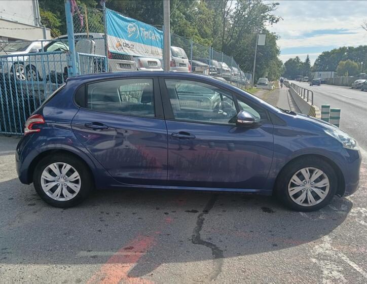 Peugeot 208 13